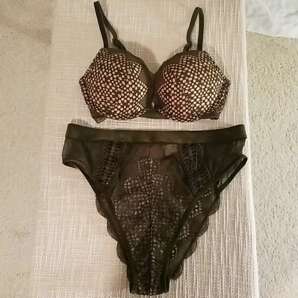 Victoria's Secret Bombshell Bra and Panty Set